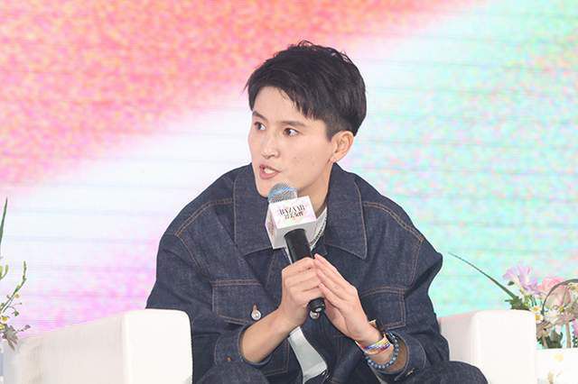 然后，我看了世界上最好的足球比赛之一。